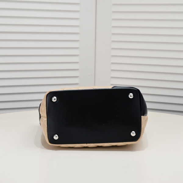 シャネルバッグ内部構造